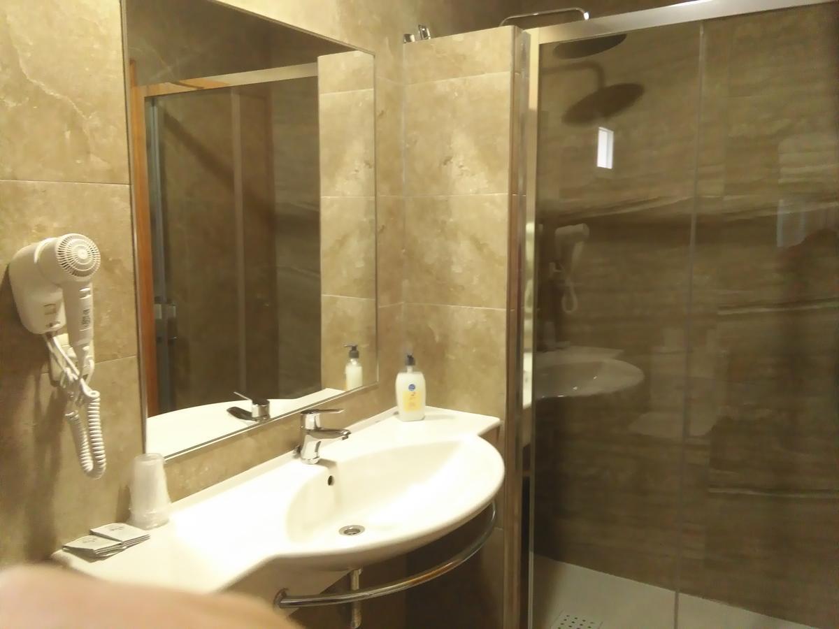 Hotel Єсте Екстер'єр фото