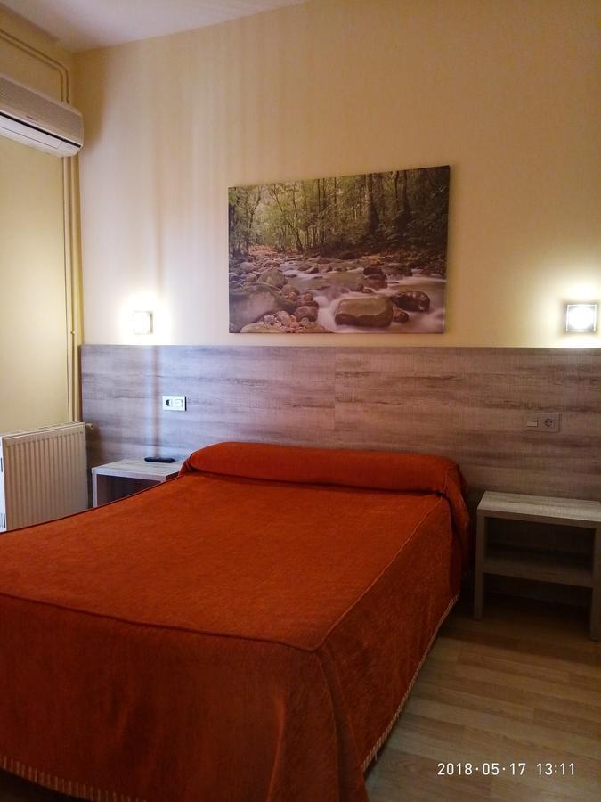 Hotel Єсте Екстер'єр фото