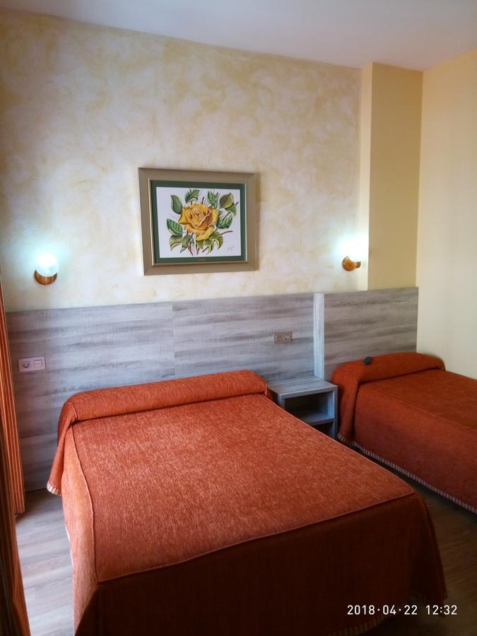 Hotel Єсте Екстер'єр фото